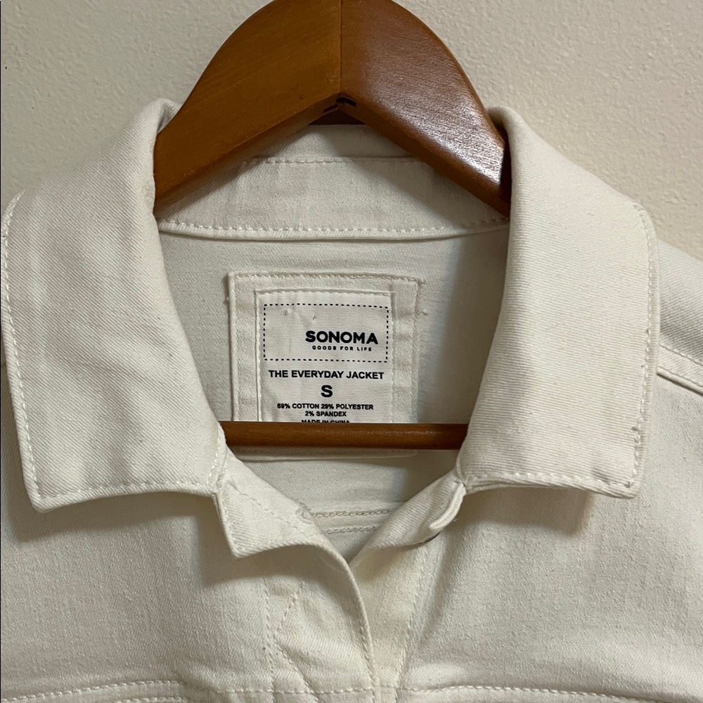 White Jean Jacket Denim Coat Size Small Button Down Pockets Classic Staple - Picture 4 of 16